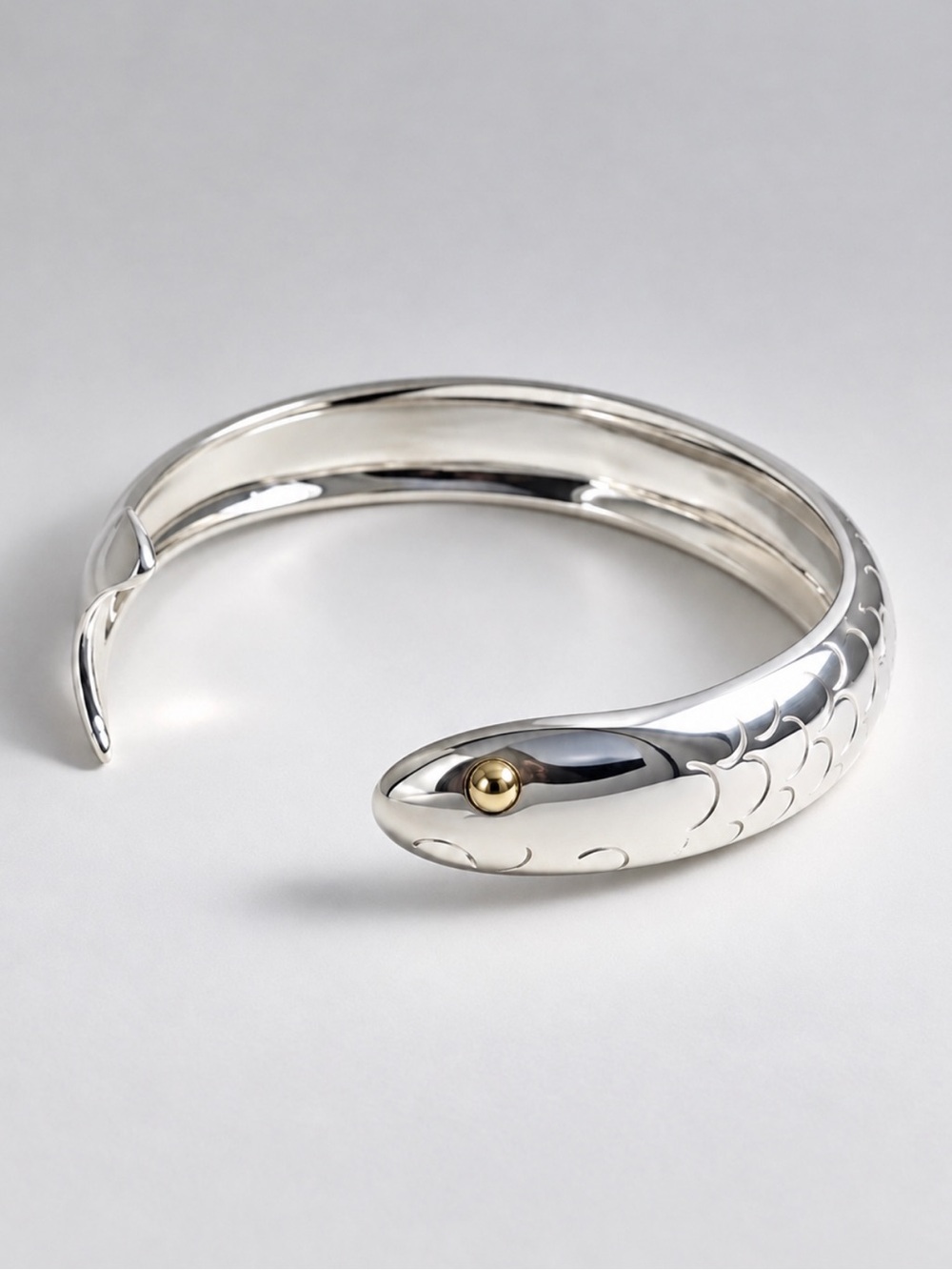 ✨BNWT - Cape Cod Fish Bracelet with 10k Gold Eye - size 6-7✨